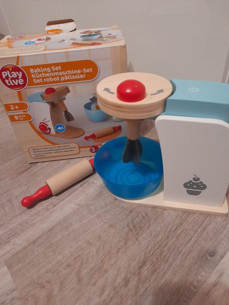 Drevený barby domcek+ďalšie prislusenstvo, 