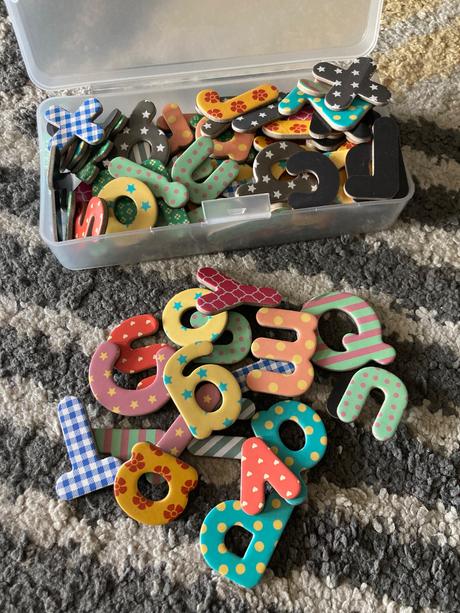 Abeceda farebné magnetky 100ks, 