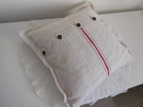 Vankúše menšie , vačšie, podlhovasté,, 