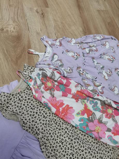 Balík dievčenských šiat, 104–116