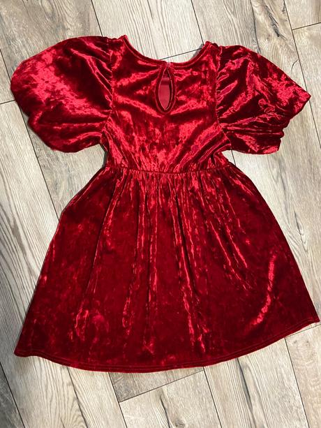 Semišové šaty, 140