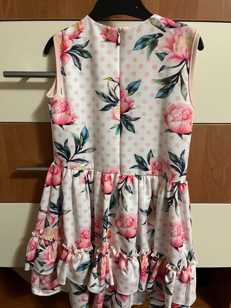 Spoločenské šaty, 134