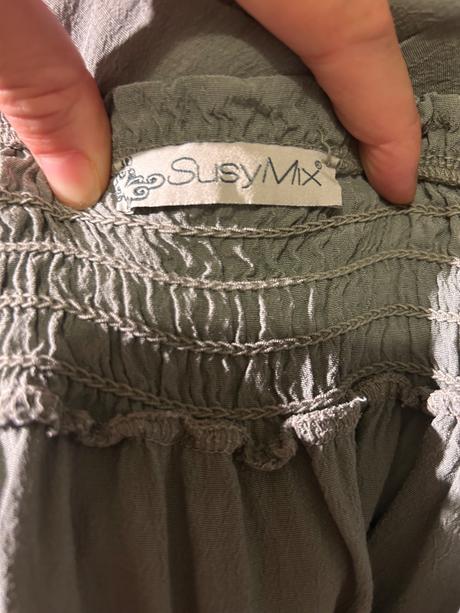 Šaty s čipkovanými rukávmi, 