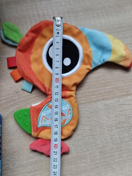 2x látkova knižka + hračka, 