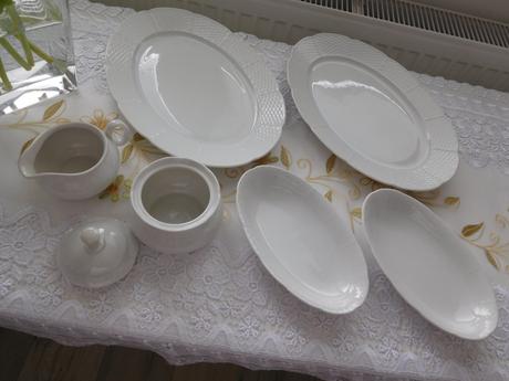Tanier oval 2x +mliekovník+cukorníčka+tanierik 2x, 