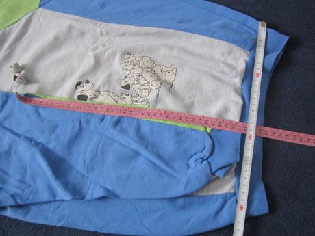 1726. 2 mikiny a tepláky, 146