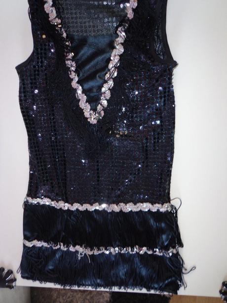 Šaty trblietavé, 116