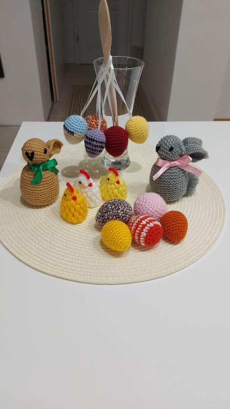 Veľkonočné háčkované vajíčka,