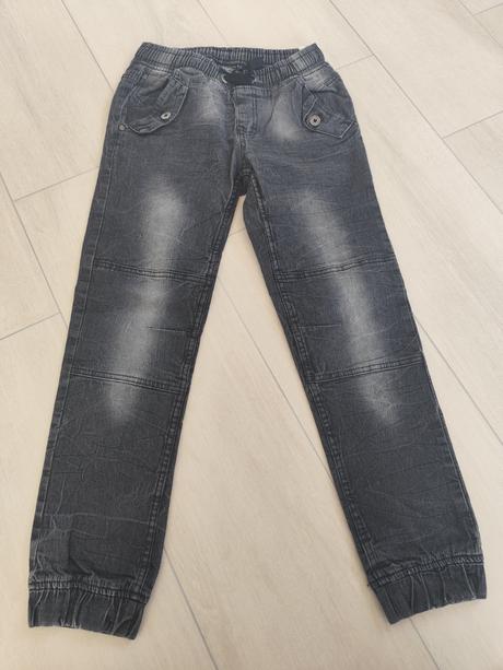 Predám riflove tepláky, 146