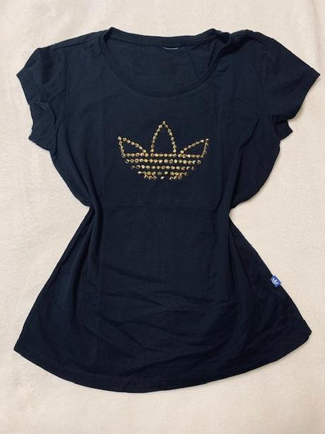 Čierne tričko so zlatou aplikáciou zn. adidas, adidas,m