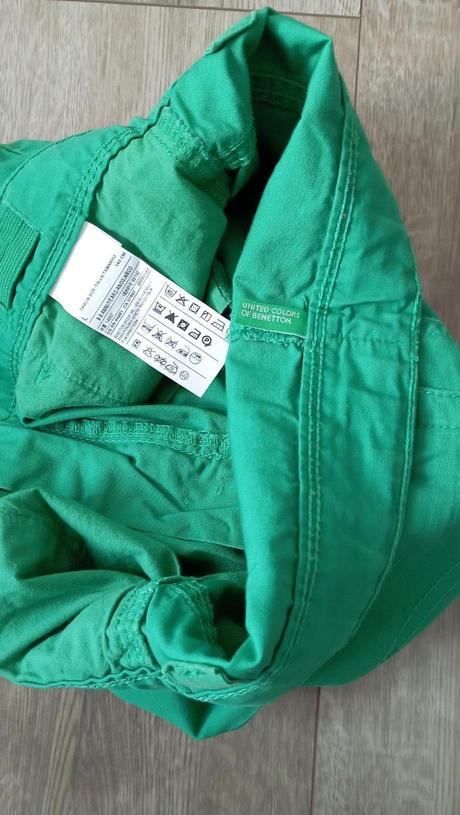 Zelené šortky, 140