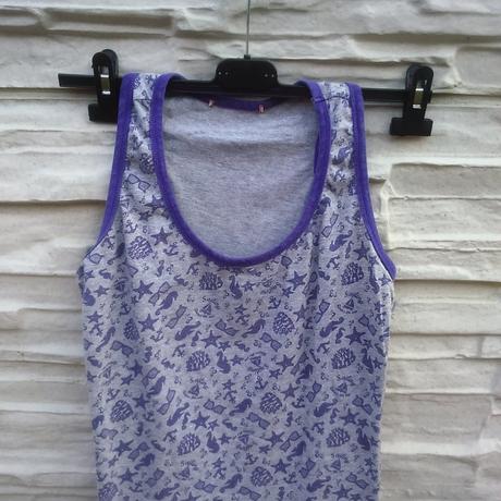 Šedé tričko s fialovými symbolmi, xs