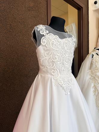 Šaty na prijímanie, 140