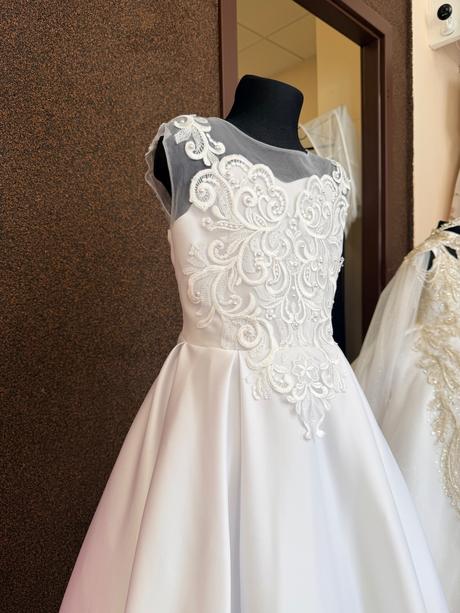 Šaty na prijímanie, 140