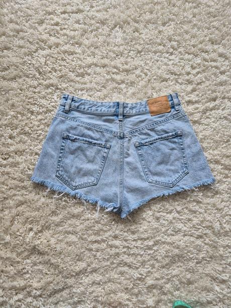 Kraťasky, stradivarius,38