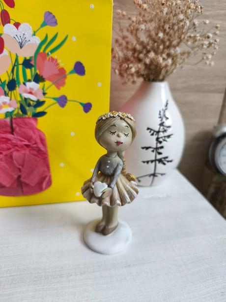 Krásna postavička dievčatko, 