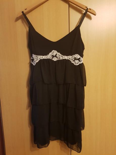 Kratke spoločenské šaty s, s