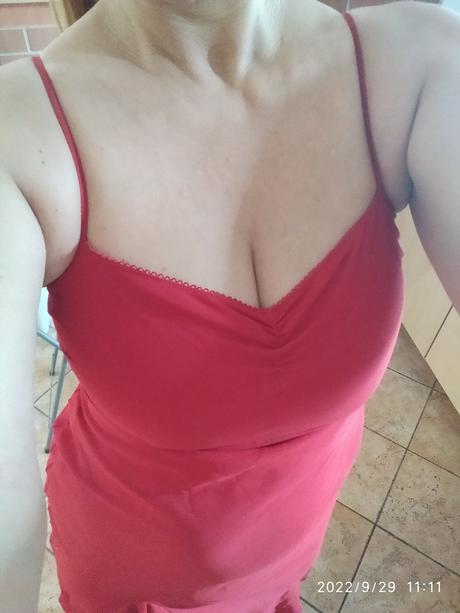 Krasne spoločenské saty, s