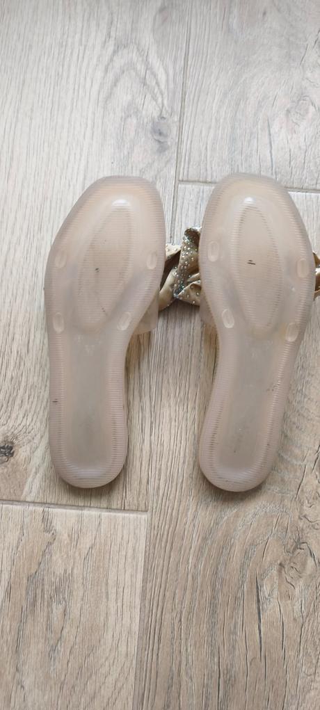 Kamienkové šľapky, 38