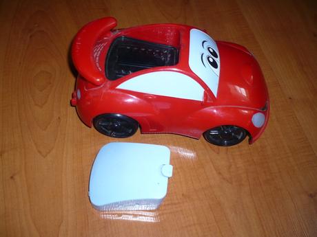 Autíčko na diaľkové ovládanie zn chicco, 