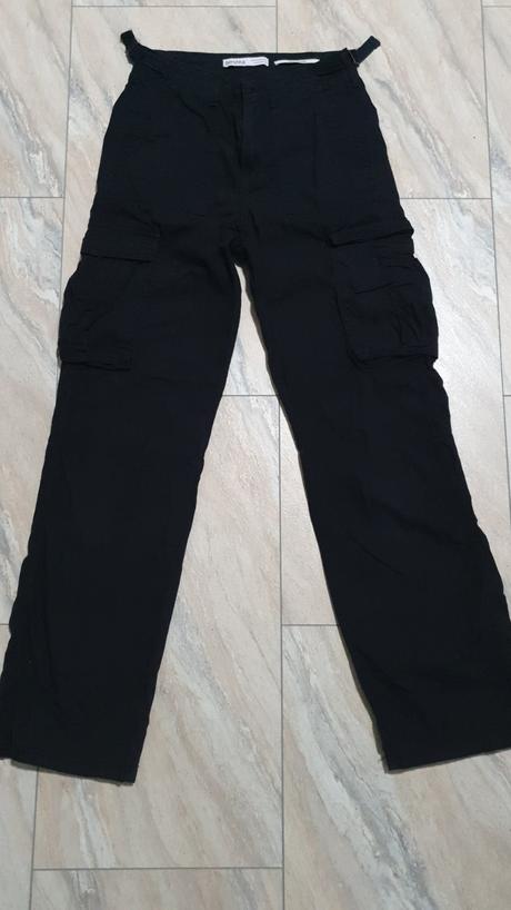 Cierne kapsacove nohavice, bershka,34