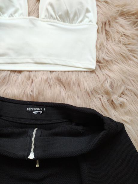 Čierna mini sukňa vpredu zips, terranova,s