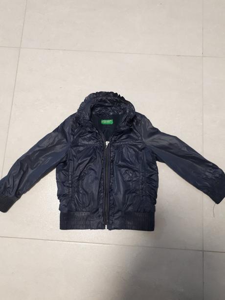 Krasna volanikova bunda, benetton,86