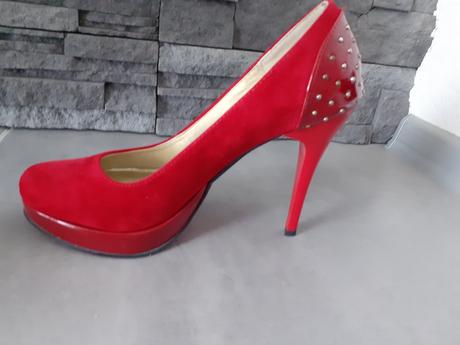 Červené lodičky, 37