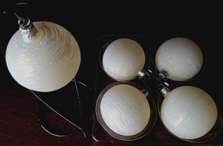 Sklenené gule so zlatým trblietkami  starozitnost, 