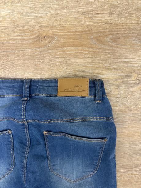 Roztrhané rifle s vyšším pásom, reserved,146