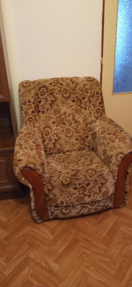 Sedačka, posteľ, stolík,
