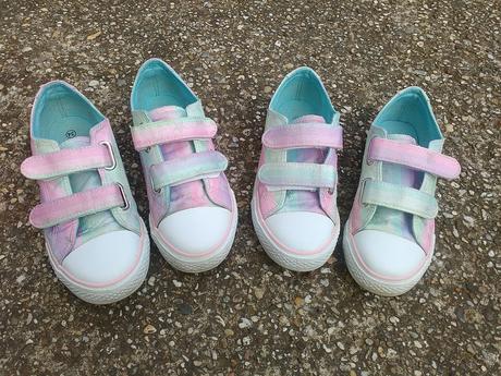 Dúhové tenisky, 34