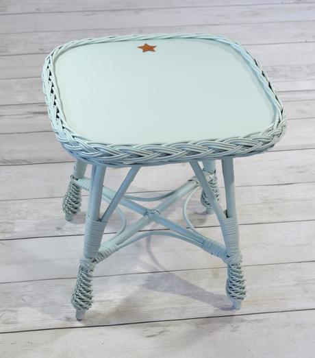 Prútený stolík,