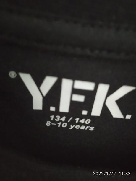 Tričko čierne s krátkym rukávom na 8-10 rokov, 134