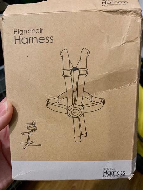 Stokke nomi popruhy na stolicku, stokke