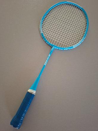 Detská raketa na bedminton,