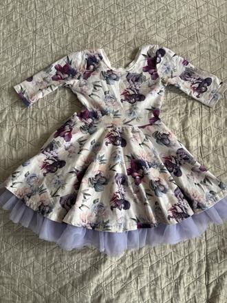 Dievčenské šaty, 98