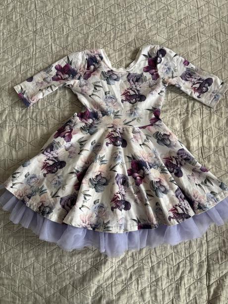 Dievčenské šaty, 98