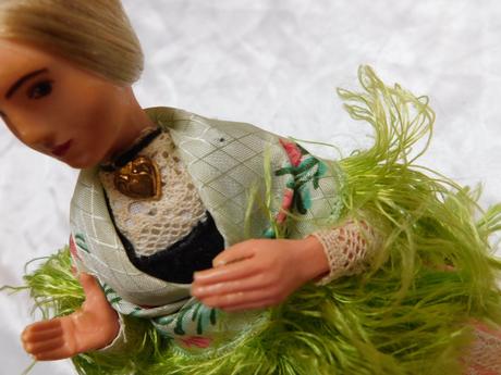 Retro bábika v kroji, 