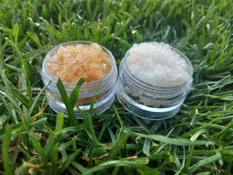 Lips scrub,