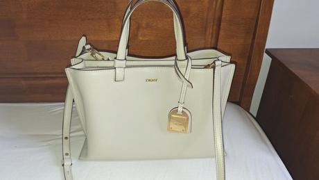 Béžová kožená kabelka dkny, dkny