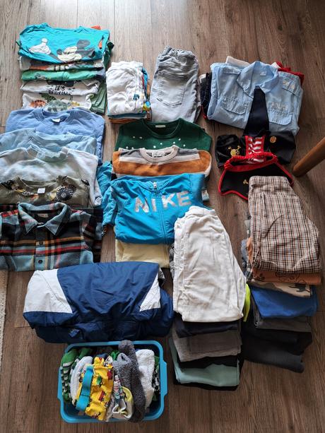 Balík oblečenia darovane, 104–116