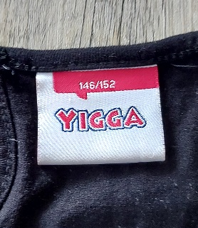 Šaty s flitrovanou sukňou, yigga,146