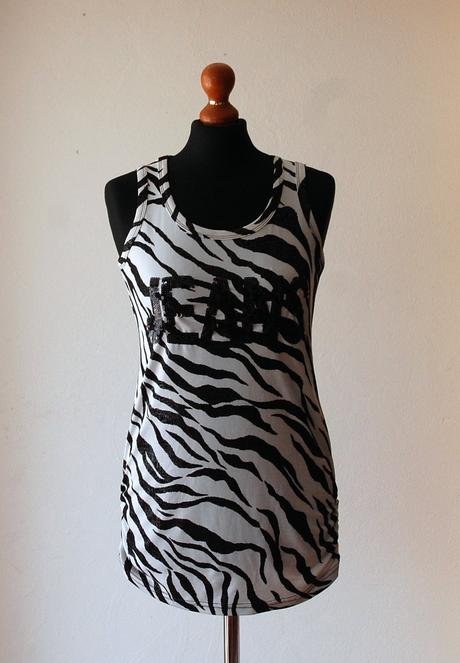 Štýlový predĺžený top so vzorom zebry a flitrami, m