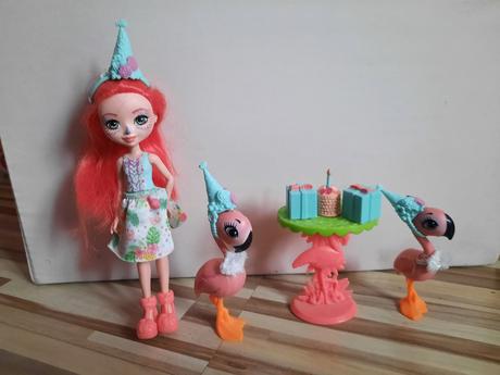 Enchantimals bábika plameniak s 2 zvieratkami, 