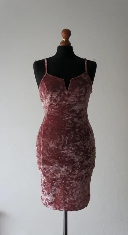 Exkluzívne zamatové mini šaty na ramienka + bonus, s