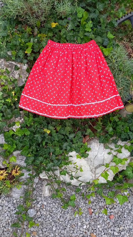 Folklórna  suknička., 