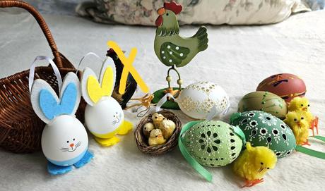 Velkonocna vyzdoba, kraslice a maly kosik, 