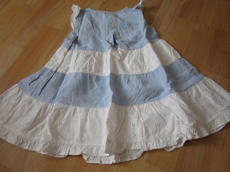 Bielo-modré šaty, 86