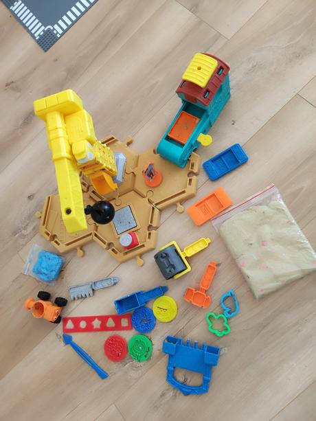 Bob staviteľ s kinetickým pieskom,